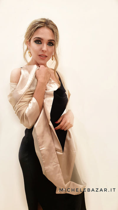 Il coprispalle giusto: come sceglierlo per un look da cerimonia perfetto