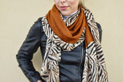 come indossare un foulard animalier